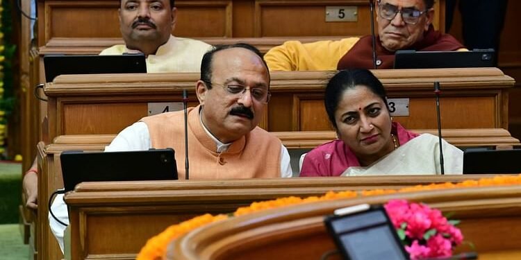 Delhi: दिल्ली विधानसभा में पास हुआ फीस बिल 2025, CM बोलीं- शिक्षा व्यापार नहीं, बच्चों के भविष्य का अधिकार