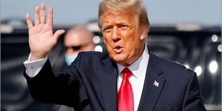 Donald Trump: अचानक व्हाइट हाउस की छत पर पहुंचे ट्रंप, लगभग 20 मिनट बिताए; नई परियोजनाओं का जायजा लिया