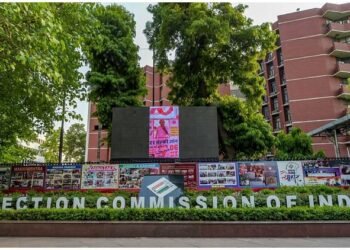 EC: 'पुरानी स्क्रिप्ट दोहरा रहे, 2018 में कमलनाथ ने भी किया था यही काम,' राहुल के आरोपों पर बोला चुनाव आयोग