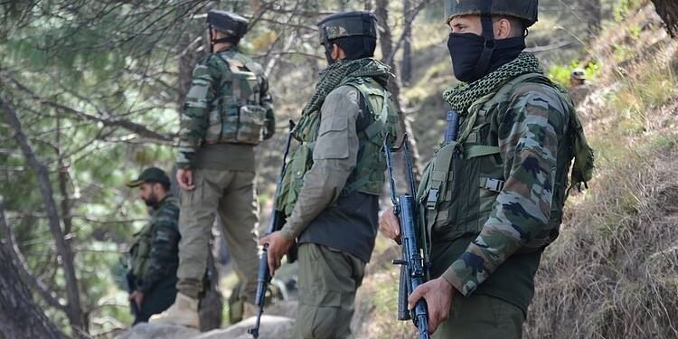 Encounter: कुलगाम में मुठभेड़ जारी, आतंकियों के खात्मे के लिए सुरक्षाबलों ने इलाका घेरा; अब तक दो दहशतगर्द ढेर