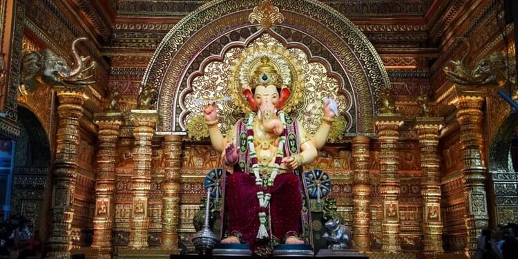 Ganesh Chaturthi Photos: लालबागचा राजा समेत देशभर में गणपति बप्पा की पूजा, श्रद्धालुओं के बीच आस्था-भक्ति...