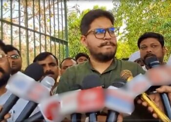 Ghazipur: माफिया मुख्तार का छोटा बेटा उमर अंसारी गिरफ्तार, मां आफ्शा के फर्जी हस्ताक्षर करने का आरोप