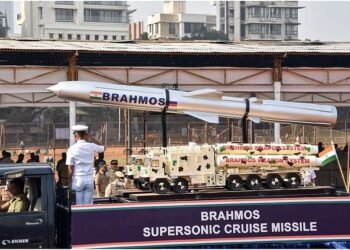 IAF: वायुसेना-नौसेना ने ब्रह्मोस मिसाइलों का दिया बड़ा ऑर्डर, इनसे ही ऑपरेशन सिंदूर में तोड़ी पाकिस्तान की कमर