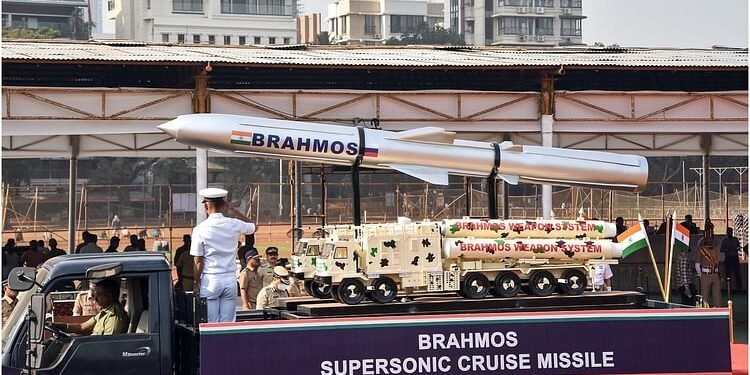 IAF: वायुसेना-नौसेना ने ब्रह्मोस मिसाइलों का दिया बड़ा ऑर्डर, इनसे ही ऑपरेशन सिंदूर में तोड़ी पाकिस्तान की कमर