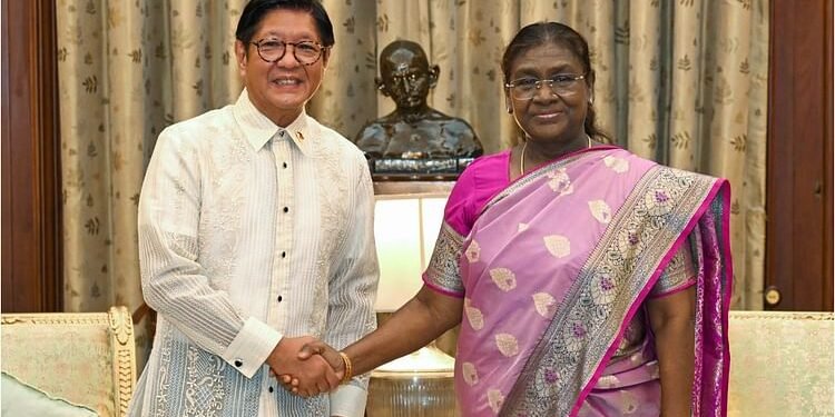 India Philippines Ties: राष्ट्रपति मुर्मू ने किया मार्कोस का स्वागत; कहा- भारत और फिलीपींस के बीच गहरा रिश्ता