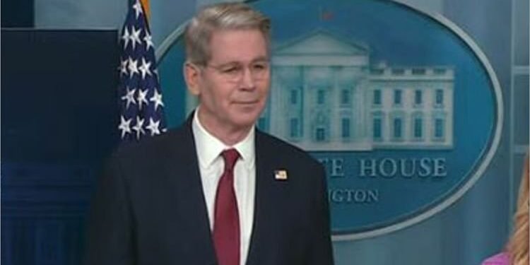 India-US Tension: अमेरिका-भारत संबंध और तल्ख होने की आशंका, मंत्री बेसेंट बोले- रईस परिवार रूसी तेल से लाभ...