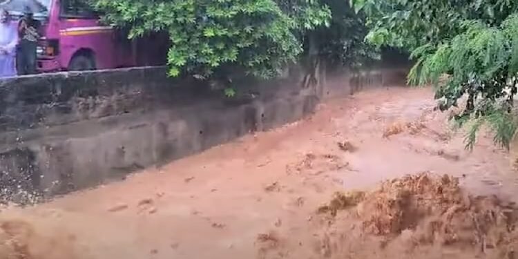 Jammu Kashmir Weather Live: 18 ट्रेनें रद्द, वैष्णो देवी यात्रा मार्ग पर भूस्खलन, डोडा में बादल फटने से तबाही
