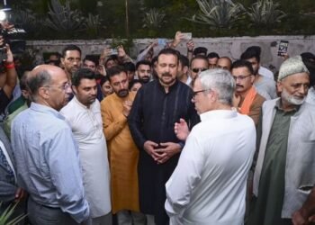 Kishtwar Cloudburst: किश्तवाड़ में 60 शव मिले, तीसरे दिन भी बचाव अभियान जारी; केंद्रीय मंत्री ने किया दौरा