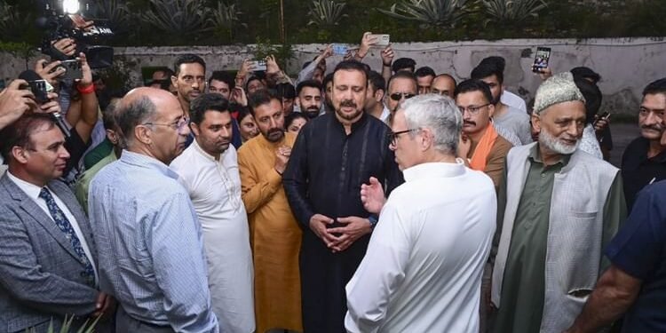 Kishtwar Cloudburst: किश्तवाड़ में 60 शव मिले, तीसरे दिन भी बचाव अभियान जारी; केंद्रीय मंत्री ने किया दौरा