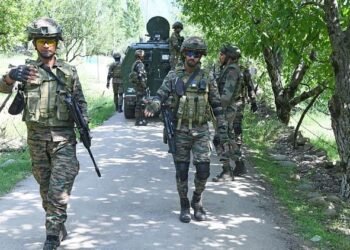 Kishtwar Encounter: किश्तवाड़ की गुफा में छिपे आतंकी, सेना का ऑपरेशन दूसरे दिन भी जारी