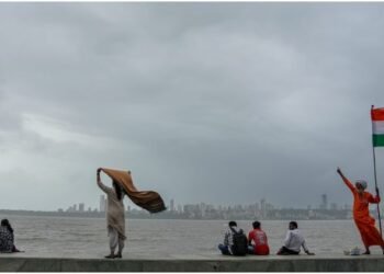 Maharashtra Heavy Rain: मुंबई को बारिश से राहत, कुछ हिस्सों में धूप खिली; पानी से भरे गड्ढे में चार बच्चे डूबे