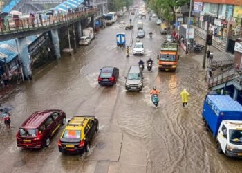 Mumbai Heavy Rainfall Alert: मुंबई में भारी बारिश से जनजीवन प्रभावित; वेस्टर्न एक्सप्रेस हाईवे पर भारी जाम