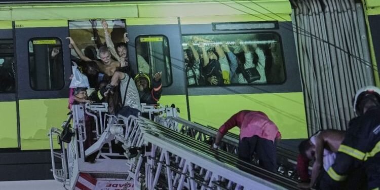 Mumbai Monorail: बारिश में एलिवेटेड पटरी पर मोनो रेल फंसने का कारण  MMRDA ने बताया; दहशत में कूदने वाले थे लोग