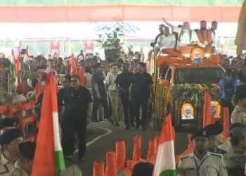 PM Modi Bihar Visit Live: बिहारवासियों को योजनाओं की सौगात देने पहुंचे PM मोदी, लालू बोले- पिंडदान कराने आ रहे