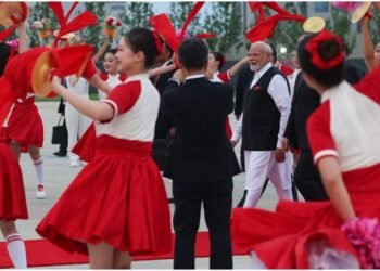 PM Modi In China: सात साल बाद चीन पहुंचे पीएम मोदी, राष्ट्रपति जिनपिंग से होगी बातचीत; दुनियाभर की रहेगी नजर