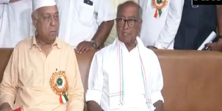 Politics: इंडिया ब्लॉक का आज संसद से चुनाव आयोग तक मार्च, वोट चोरी के आरोपों को लेकर घेराव करेंगे सांसद