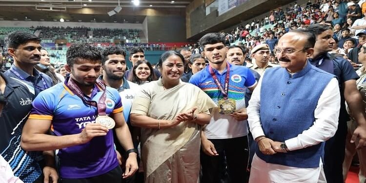 Reward : CM रेखा गुप्ता ने कहा- पदक लाने वाले खिलाड़ियों को देंगे नौकरी, दिल्ली को बनाएंगे खेलों की राजधानी