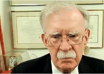 Tariffs: 'ट्रंप ने भारत को रूस व चीन से दूर रखने की अमेरिकी कोशिशों को खतरे में डाला', पूर्व सहयोगी का आरोप