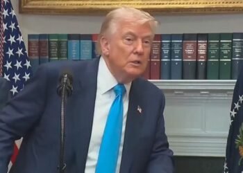 Trump: रूस से तेल खरीदने को लेकर भारत पर भड़के ट्रंप, कहा- बाजार में बेचकर कमा रहा मुनाफा, लगाऊंगा भारी टैरिफ