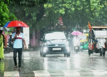 UP Weather : फिलहाल जोरदार बारिश से राहत के आसार नहीं, आज प्रदेश के 30 जिलों में भारी बरसात का यलो अलर्ट