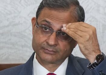 UPI Charges: क्या यूपीआई सेवा हमेशा मुफ्त रहेगी? आरबीआई गवर्नर संजय मल्होत्रा ने दिया जवाब, जानिए क्या बोले