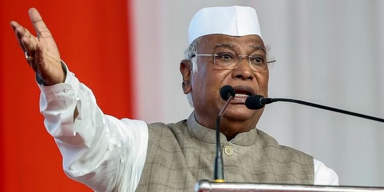 US Tariffs: 'मोदी सरकार की विदेश नीति फेल', ट्रंप के टैरिफ को दोगुना कर 50 प्रतिशत करने पर बोले खरगे