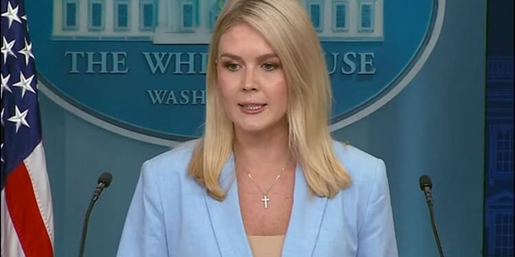 US: अमेरिका ने ट्रंप के लिए मांगा शांति का नोबल; भारत-पाकिस्तान संघर्ष की बात कर कैरोलिन लेविट ने किया ये दावा