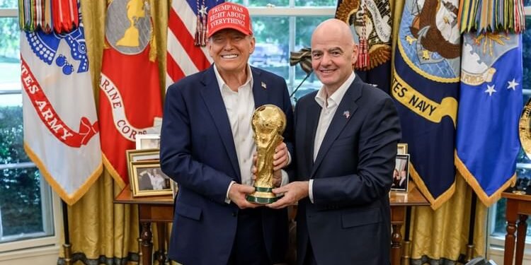 US: ट्रंप से मिले FIFA चीफ, अमेरिकी राष्ट्रपति बोले- लास वेगास नहीं, अब वाशिंगटन में होगा 2026 विश्वकप का ड्रॉ