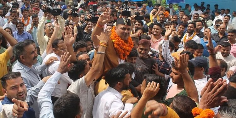 Uttarakhand Panchayat Chunav: जिला पंचायतों में भाजपा-कांग्रेस को पीछे छोड़ निर्दलीयों का डंका, ऐसा रहा रिजल्ट