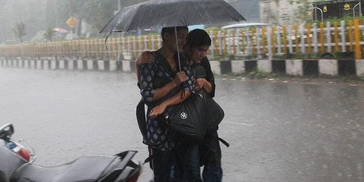 Uttarakhand Weather: आज भी राहत नहीं...भारी बारिश का ऑरेंज अलर्ट, उत्तरकाशी समेत पांच जिलों में स्कूल बंद