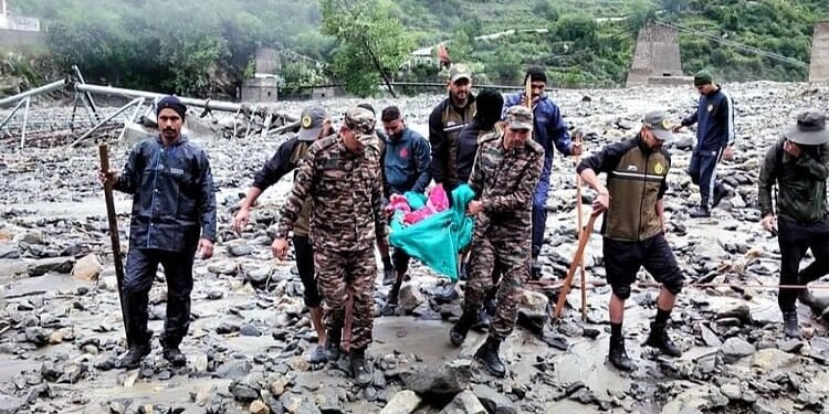 Uttarkashi Flood: जिंदगी की उम्मीद...11 जवानों समेत 13 लोगों को किया रेस्क्यू, अब तक छह की मौत, 20 लापता