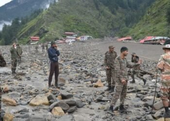 Uttarkashi Tragedy : धराली में 300 लोग अब भी फंसे होने की आशंका, लापता जनों की संख्या को लेकर असमंजस