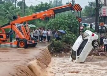 Weather News: देश में बारिश का कहर, 11 से अधिक मौतें; आज झारखंड में रेड अलर्ट और बंगाल के 11 जिलों में चेतावनी