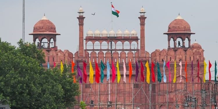 Weather: दिल्ली-NCR में वीकेंड पर मानसून होगा मेहरबान, 15 अगस्त की सुबह लाल किले पर कैसा रहेगा मौसम का मिजाज?