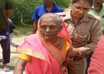 अमर प्रेम की मिसाल: पति को बचाने के लिए नौ किलोमीटर तक तैरती रहीं 72 वर्षीय श्रीदेवी, मगर नियति जीत गई