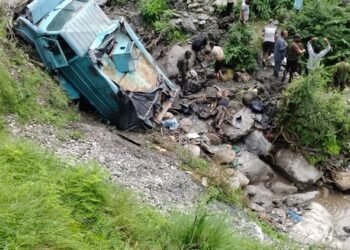 जम्मू-कश्मीर: उधमपुर में बड़ा हादसा... सीआरपीएफ जवानों से भरी बस 200 फीट गहरी खाई में गिरी, 3 बलिदान; 15 घायल