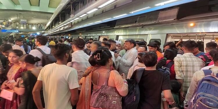 दिल्ली मेट्रो में बना नया रिकॉर्ड: रक्षाबंधन पर उमड़ा यात्रियों का सैलाब, आंकड़े उड़ा देंगे किसी के भी होश