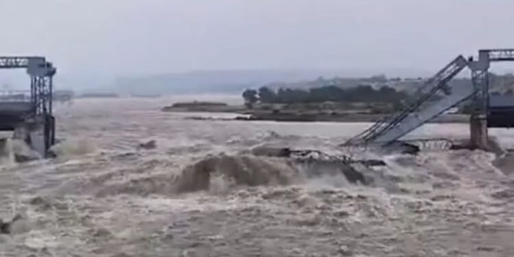 पंजाब में बाढ़: उज्ज, रावी-ब्यास और सतलुज उफनाई, गांव डूबने से हजारों लोग बेघर, आज सीएम जाएंगे फिरोजपुर