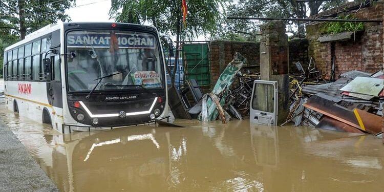 बारिश का कहर जारी: जम्मू-कश्मीर, पंजाब, असम से ओडिशा-तेलंगाना तक पानी-पानी... इस हफ्ते भी राहत के आसार नहीं