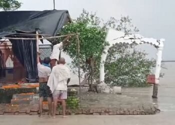 बुलंदशहर में बाढ़ से भारी तबाही: चार मंदिर और तीन धर्मशालाएं बहीं, फसलों को भारी नुकसान; देखें खौफनाक वीडियो