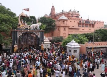 मथुरा की ये तस्वीरें मोह लेंगी मन: अद्भुत, अलौकिक और अकल्पनीय छटा; आज जन्मोत्सव में शामिल होंगे सीएम योगी