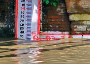 यमुना खतरे के निशान के पार: हथिनीकुंड बैराज के सारे गेट खोले गए, बाढ़ क्षेत्र में किसी को रुकने की इजाजत नहीं