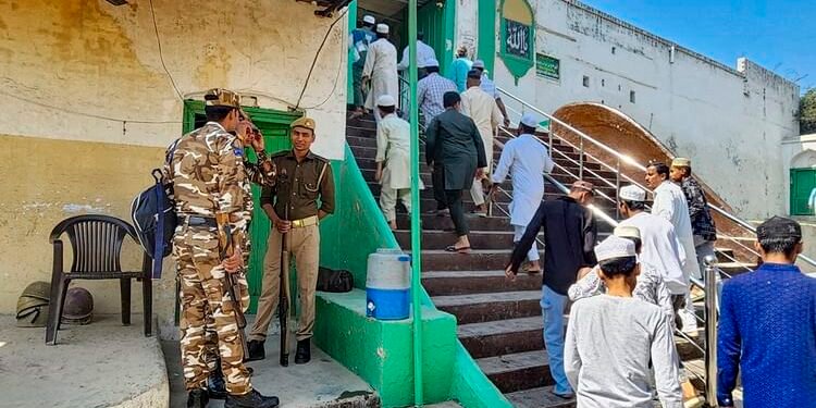 संभल में अलर्ट: न्यायिक आयोग की जांच रिपोर्ट आने के बाद सतर्कता, जामा मस्जिद समेत कई इलाकों में कड़ी सुरक्षा