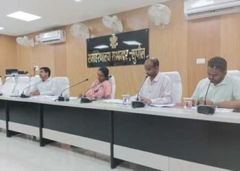 Bihar : बिहार के इस जिले में 985 शिक्षकों का एक दिन का वेतन स्थगित; जानिये डीएम ने क्यों की है कार्रवाई