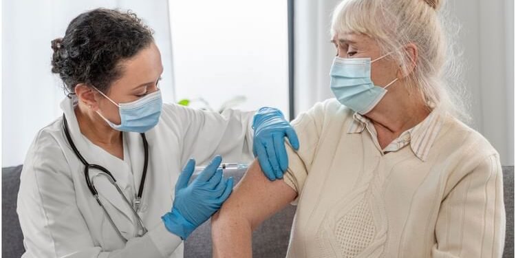 Cancer Prevention: कैंसर से बचाव का सुरक्षा कवच, जानिए कौन-कौन से कैंसर की वैक्सीन उपलब्ध हैं