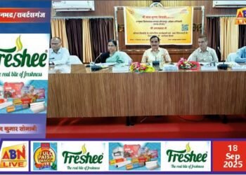 मंडलायुक्त ने की समीक्षा बैठक, अधिकारियों को दिए सख्त निर्देश