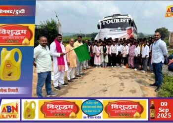 युवाओं को रोजगार दिलाने की अनोखी पहल, दुद्धी से 61 प्रशिक्षित युवा बेंगलुरु रवाना