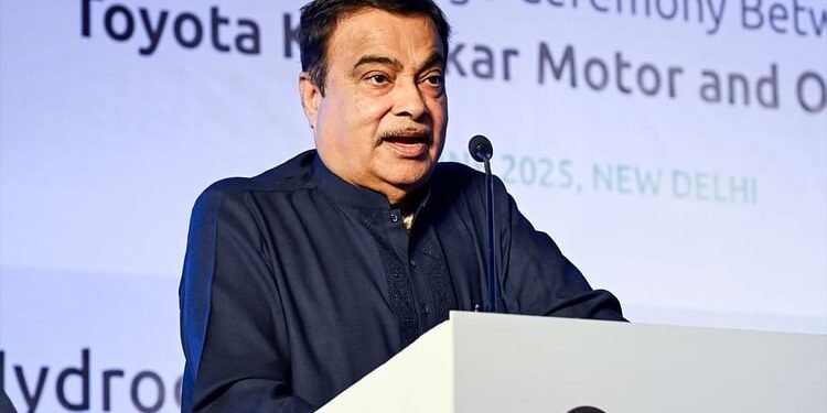 E20 Row: 'मेरे खिलाफ पैसे देकर चलाया जा रहा राजनीतिक अभियान'; ई20 पेट्रोल की आलोचना पर नितिन गडकरी का पलटवार