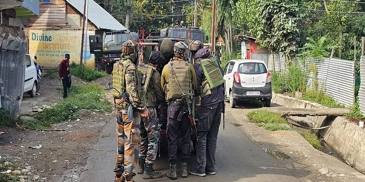 Encounter in Kishtwar: किश्तवाड़ में आतंकियों से मुठभेड़, सेना का ऑपरेशन जारी; इलाके को घेरा