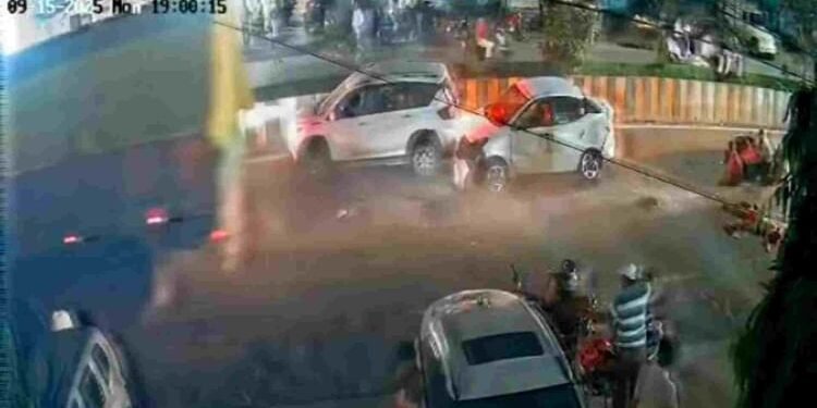 Indore Truck Accident: 'लहराते हुए आया ट्रक... चंद सेकेंड बाद बिखरे थे शव', चश्मदीद ने बताई हादसे की आंखोंदेखी